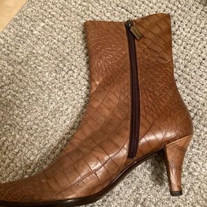 Bruno Magli used. Excellent condition. Size US 7